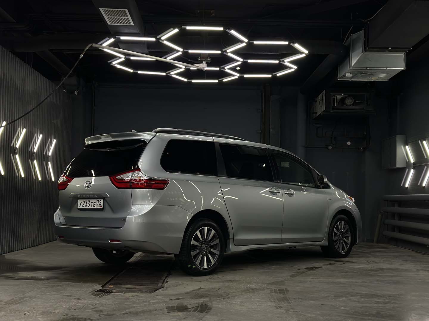 Toyota Sienna — фото 5