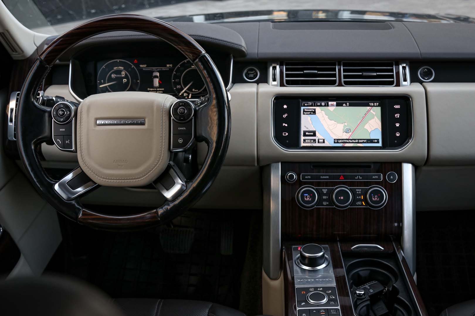 Land Rover Range Rover Vogue — фото 16
