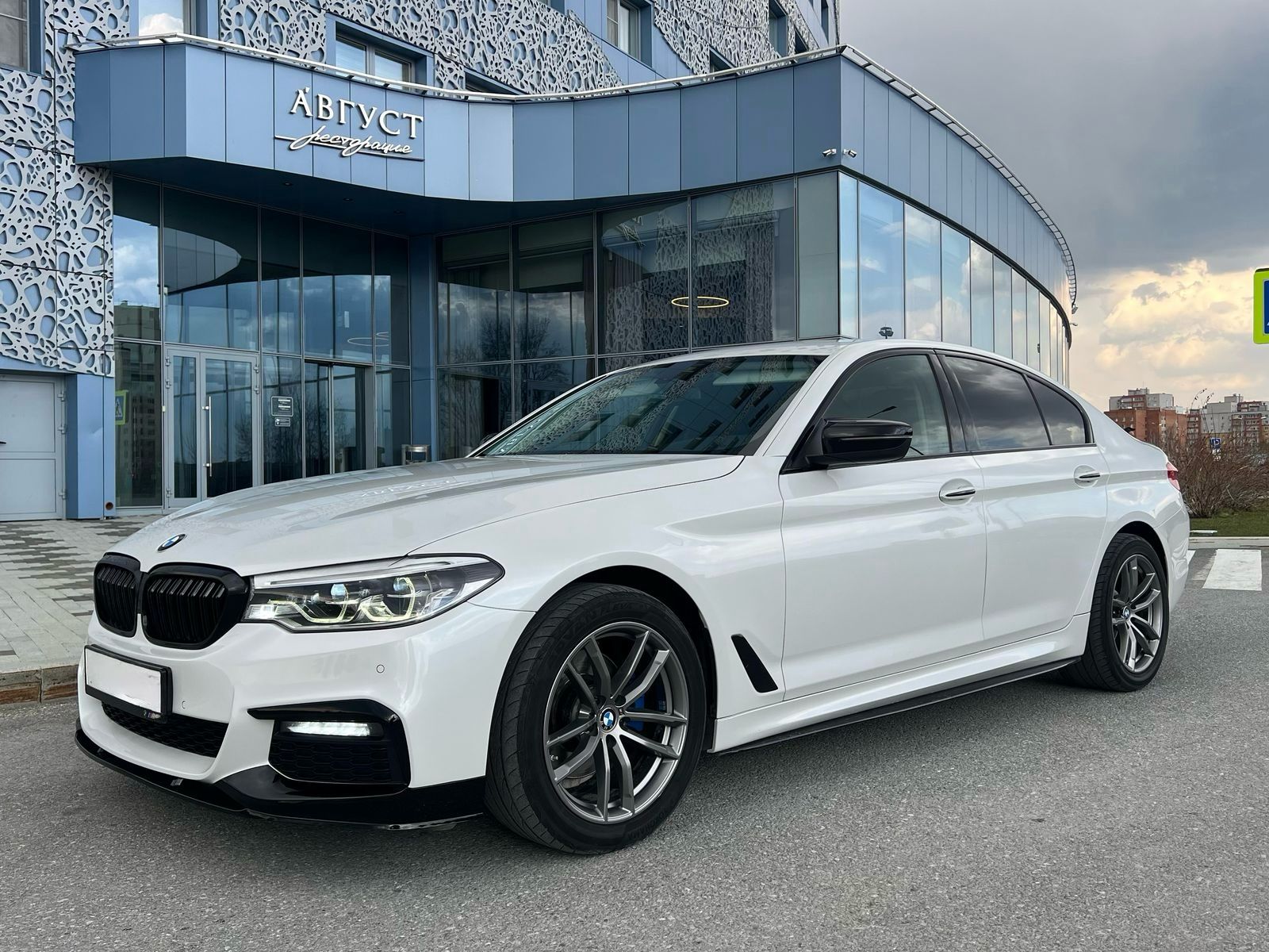 BMW 5 серии — аренда в Тюмени